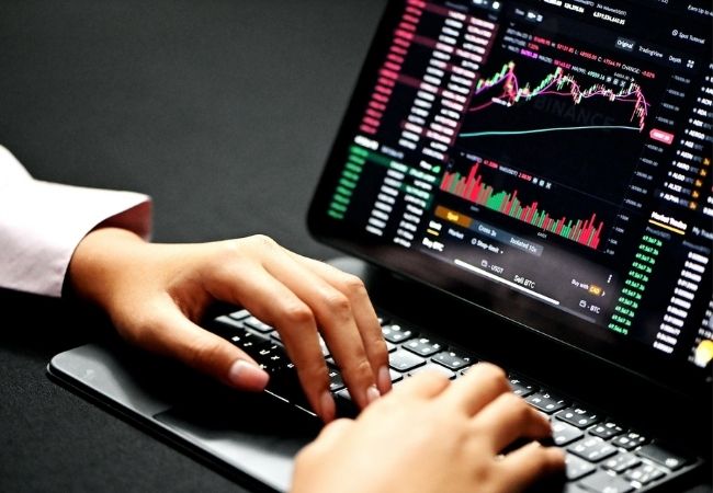 Crypto Fear and Greed Index измерва настроенията на инвеститорите, за да помогне на инвеститорите в биткойни да анализират пазарните условия.
