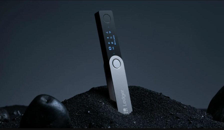 Ledger Nano S - сигурен хардуерен портфейл за биткойни

