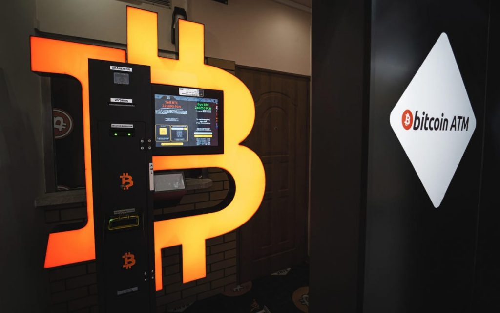 Можете ли да използвате банкомат, за да купите биткойни с пари в брой?
