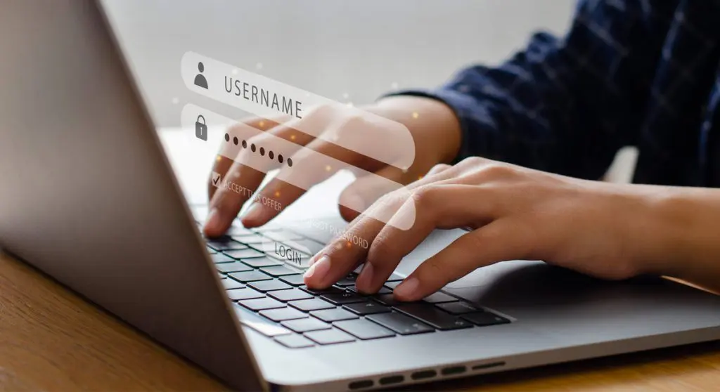 Добрите пароли не могат да съдържат запомнящи се пътища от клавиатурата
